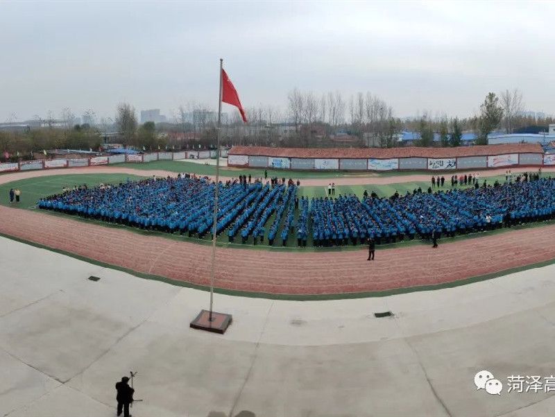 菏泽高新区晨曦学校举行“创文明城市、建文明校园，做文明学生”主题升旗仪式