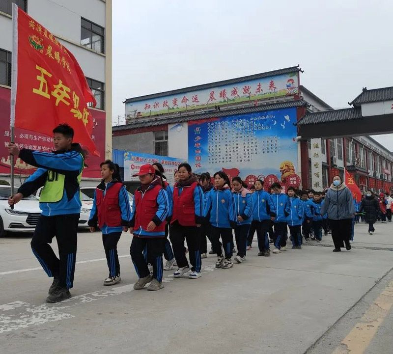 弘扬雷峰精神，文明与爱同行——菏泽鲁西新区晨曦学校开展学雷锋活动