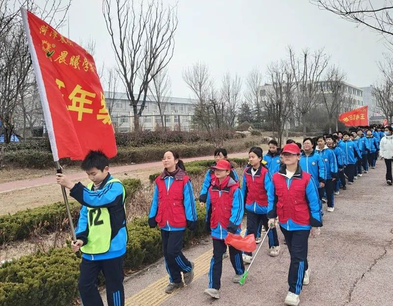 弘扬雷峰精神，文明与爱同行——菏泽鲁西新区晨曦学校开展学雷锋活动