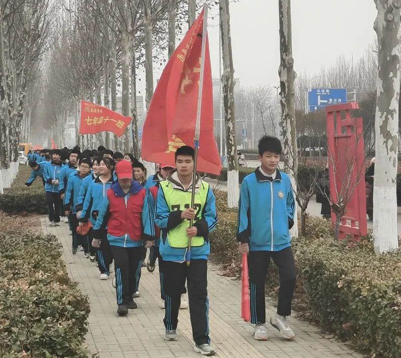 弘扬雷峰精神，文明与爱同行——菏泽鲁西新区晨曦学校开展学雷锋活动