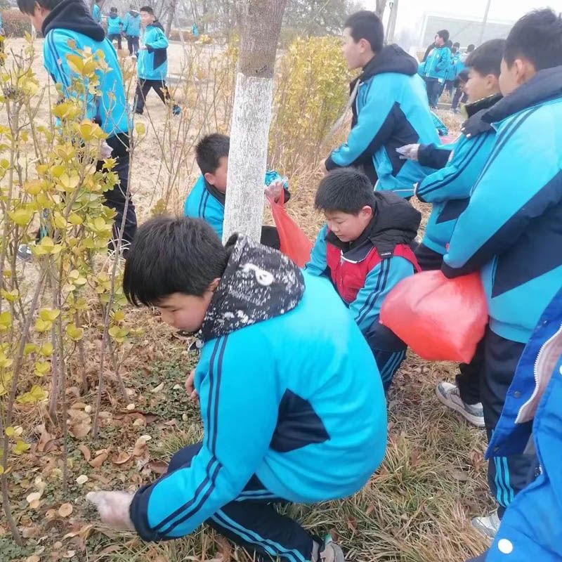 弘扬雷峰精神，文明与爱同行——菏泽鲁西新区晨曦学校开展学雷锋活动